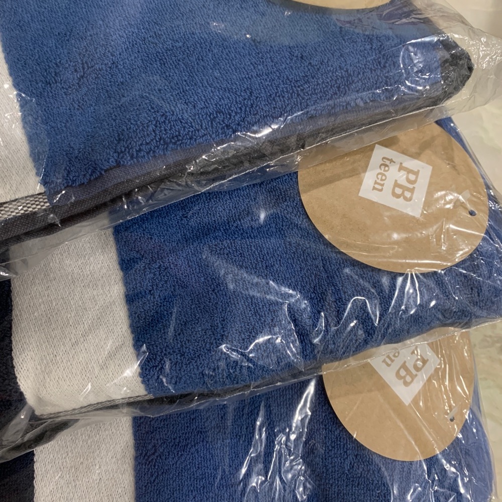 Pottery Barn Teen towels and bath mat